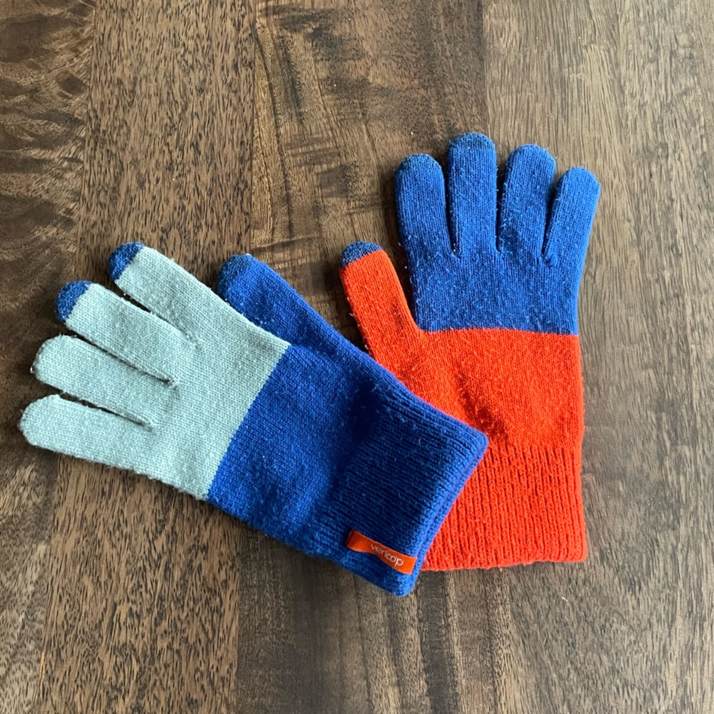 Verloop Mismatched Unisex Gloves